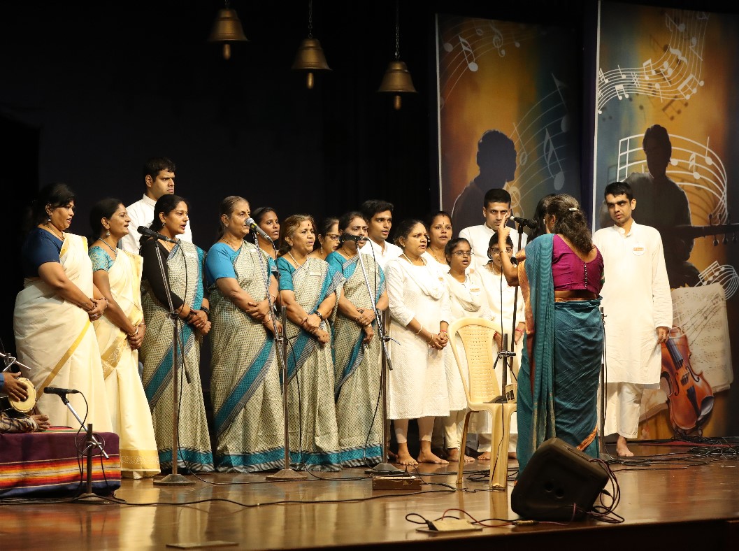 Choir sings songs of Subramania Bharathi to mark his birth anniv